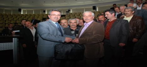 Karatay Belediyesi Mahalle Muhtarlarına Dizüstü Bilgisayar Dağıttı