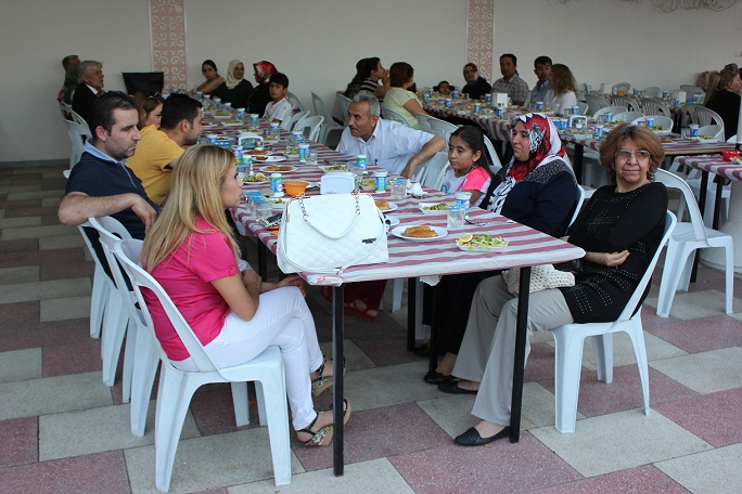 Sağlık çalışanları iftarda bir araya geldi